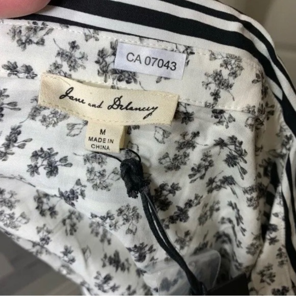 Jane & Delancey Set 2 Blouses White Black Stripes Boyfriend Fit Bundle Top Sz M - Picture 14 of 16